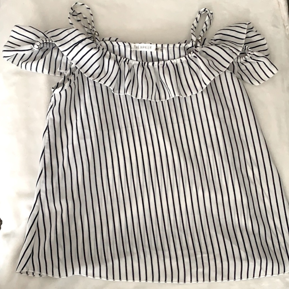 Super cute summer off the shoulder tank top.
